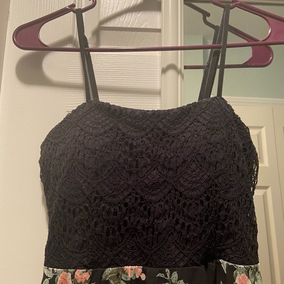 🖤🌺BLACK FLORAL DRESS🌺🖤 - Picture 3 of 5